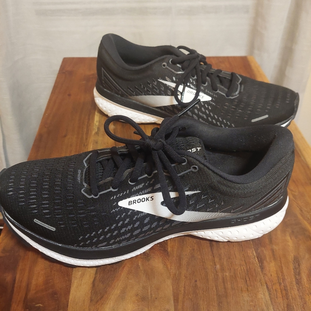 Brooks Ghost 13 Black And White Gem